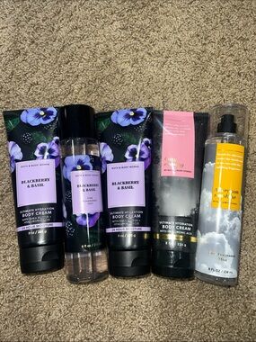 Bath & Body Works Blackberry & Basil Ultimate Hydration Body Cream - Violet